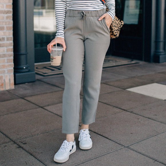 lululemon athletica Pants - NWT Lululemon on the fly pant 25” size 8